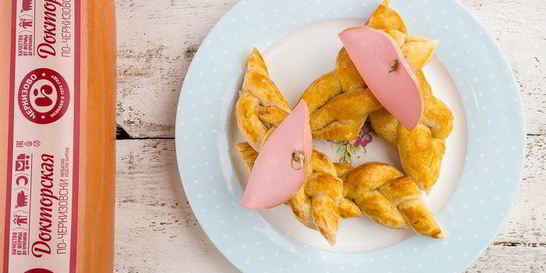 Слойки с колбасой