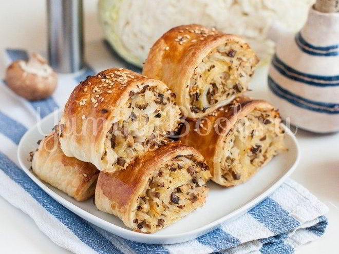 Рецепт слоек с квашеной капустой и грибами
