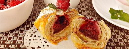 слойки с малиной и шоколадом. Шаг 10