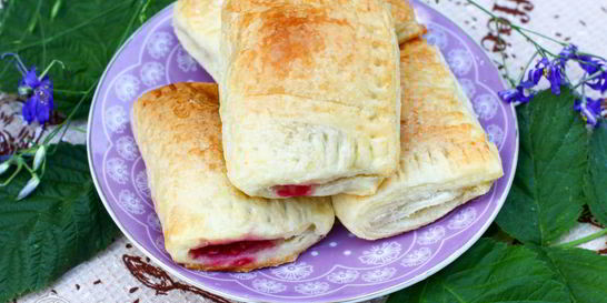 Слойки с малиной