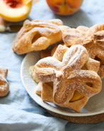 Слойки с персиками