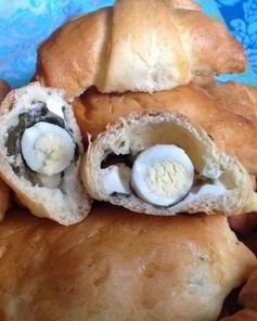 Слойки с щавелем, сыром и яйцом