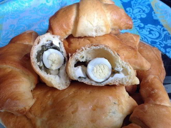 Рецепт слоек с щавелем, сыром и яйцом
