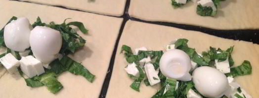 слойки с щавелем, сыром и яйцом. Шаг 11