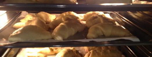 слойки с щавелем, сыром и яйцом. Шаг 14