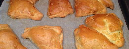 слойки с щавелем, сыром и яйцом. Шаг 15