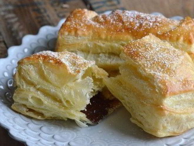 Рецепт слоек с шоколадом и сахарной пудрой