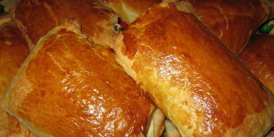 Слойки с творогом и изюмом