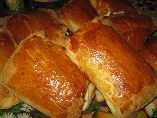 Рецепт слоек с творогом и изюмом