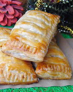 Слойки с творогом из готового слоеного теста