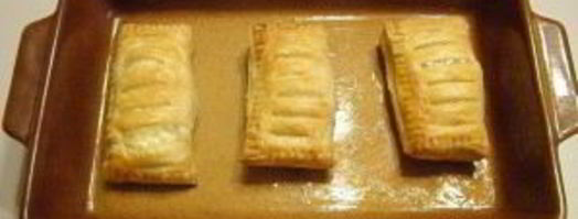 слойки с творогом из готового слоеного теста. Шаг 6