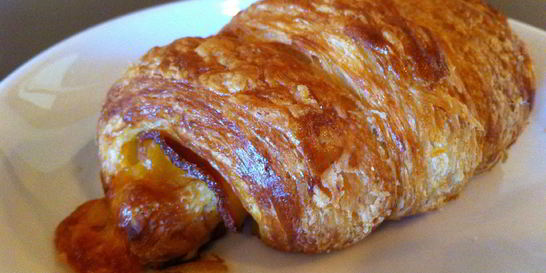 Слойки с ветчиной и сыром