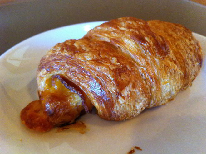 Рецепт слоек с ветчиной и сыром