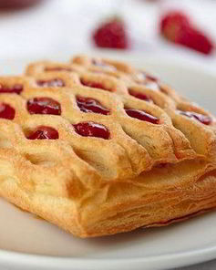 Слойки с вишней из бездрожжевого теста