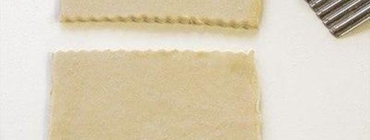 слойки с вишней. Шаг 2