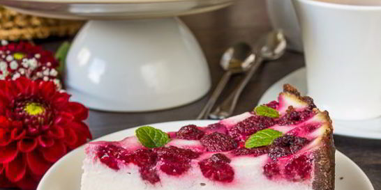 Нежный творожник с малиной
