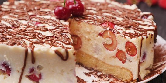 Сырник с черешней