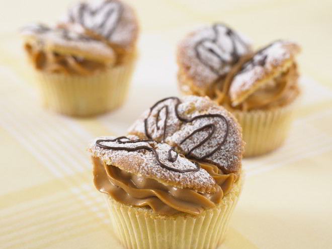 Рецепт сырников с бананом и молочным соусом