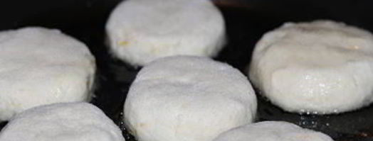 сырники с лимонной цедрой и ванилином на манке. Шаг 6