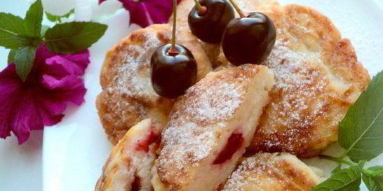 Сырники с вишней и шоколадом