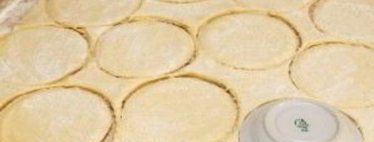 быстрое тесто на кефире для пирожков. Шаг 8