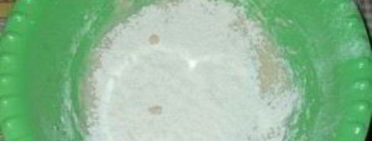 тесто для пирожков с сосиской. Шаг 2