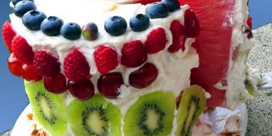Арбузный торт с фруктами