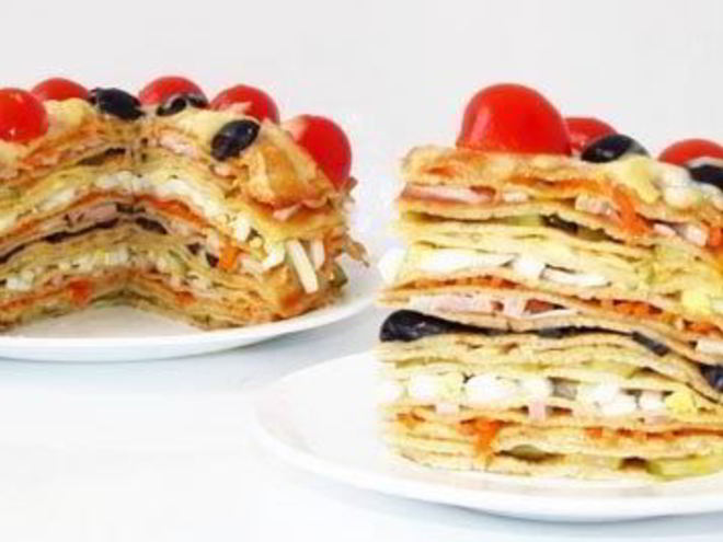 Рецепт блинного торта с ветчиной, сыром и овощами