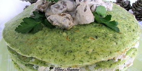 Блинный тортик с грибным соусом