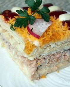 Простой рыбный торт с крекерами