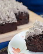 Шоколадный торт с печеньем