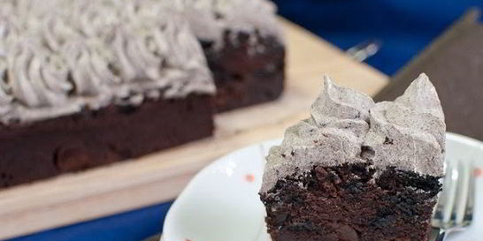 Шоколадный торт с печеньем