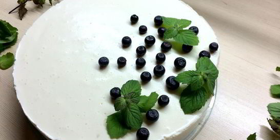 Торт из творога и желатина без выпечки