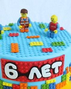 Торт с человечками Лего