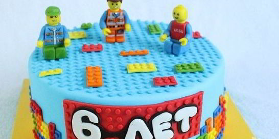 Торт с человечками Лего