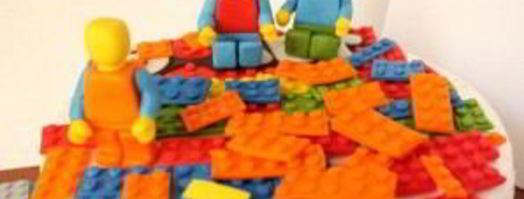 торт с человечками лего. Шаг 7