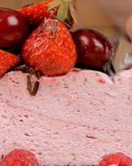 Торт с фруктами и ягодами