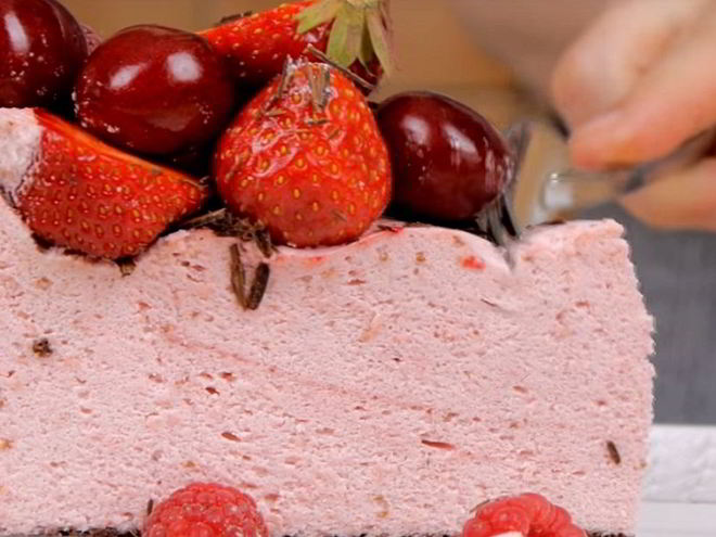 Рецепт торта с фруктами и ягодами