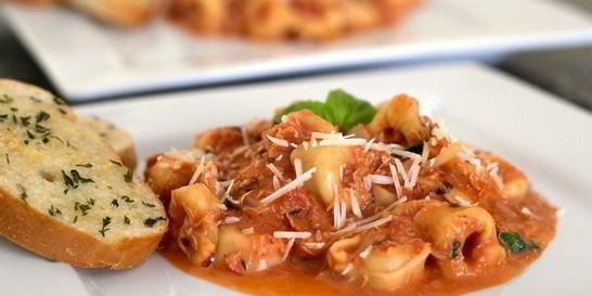 Тортеллини с крабовым соусом