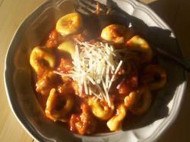 Рецепт тортеллиней с курицей в томатно-сливочном соусе