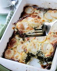 Картофельная запеканка с фетой и шпинатом