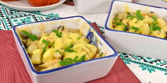 Картофельная запеканка с курицей, грибами и сыром в микроволновке