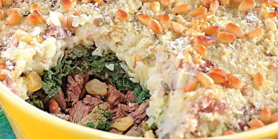 Картофельная запеканка с мясом и шпинатом