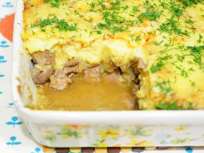 Рецепт картофельной запеканки с печенкой, тушеной в белом вине, и орехами
