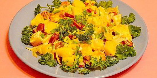 Картофельная запеканка с сосисками и сыром в духовке