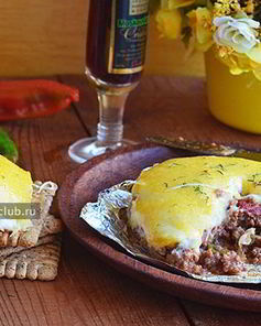 Мясная запеканка с соусом бешамель