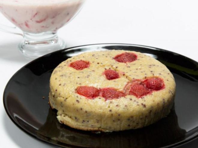 Рецепт творожной запеканки с клубничным соусом