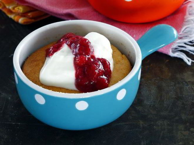 Рецепт творожной запеканки с соусом из земляники