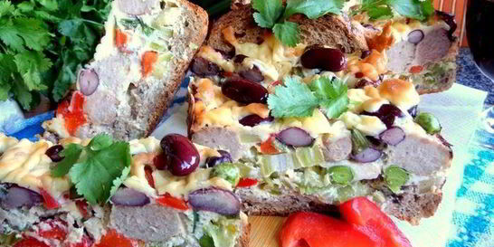 Запеканка из бобовых с фрикадельками