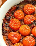 Запеканка из чечевицы с помидорами и беконом